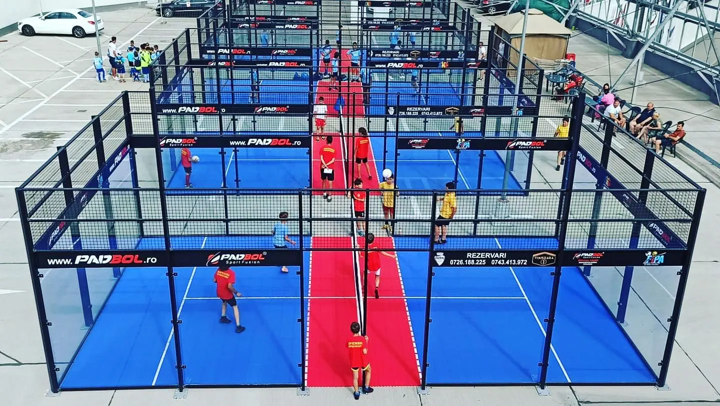 Complejo de canchas Padbol en actividad